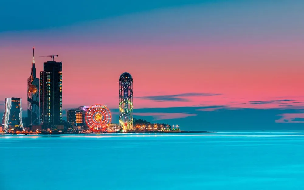 Paseo marítimo de Batumi al atardecer, Georgia
