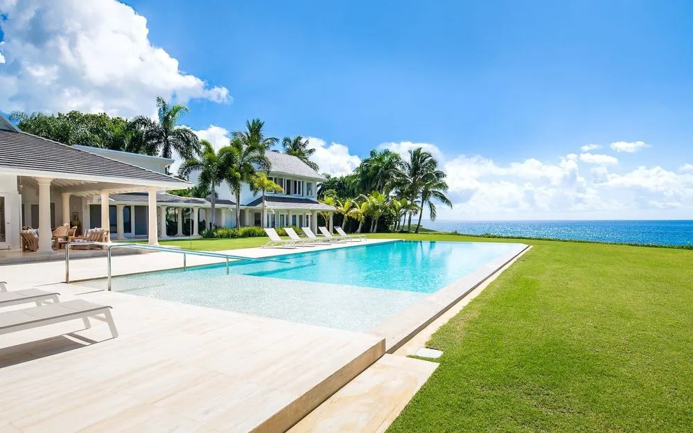 Villa frente al mar con piscina y palmeras, República Dominicana